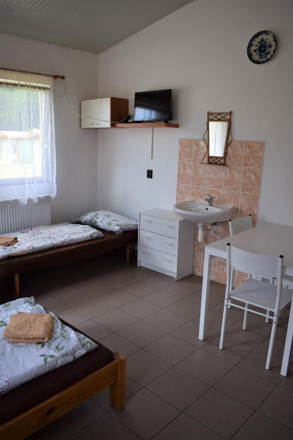 Marina Tynec N. L. - Kemp Týnec nad Labem Εξωτερικό φωτογραφία